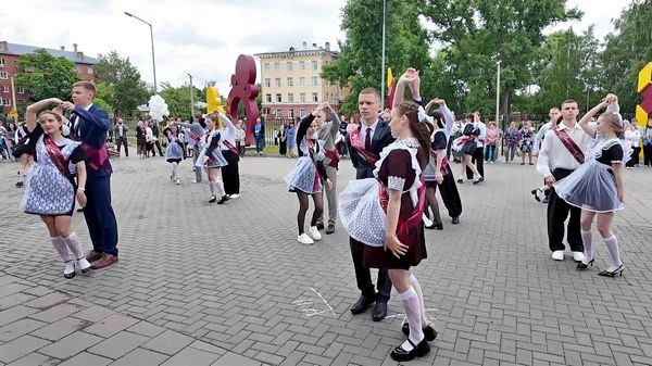 Последний звонок в школе-ЭКОТЕХ 
