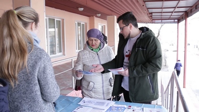Здоровье в массы. Клиническая больница Котовска присоединилась к Всемирному дню здоровью. Пациентов больницы встречали «Волонтёры-медики»