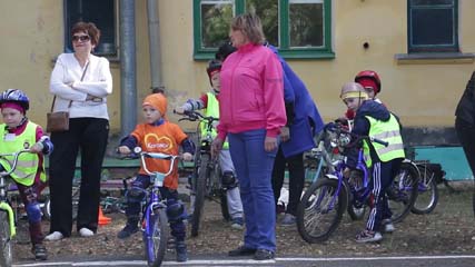 «Безопасное колёсико»   выявило лучших велосипедистов. Городской конкурс прошёл на площадке детского сада «Сказка»