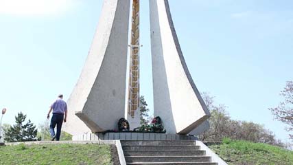 Глава Котовска оценил готовность парка Воинской Славы к Дню Победы 