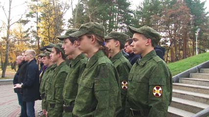 Служу России. Котовских ребят в торжественной обстановке проводили в армию